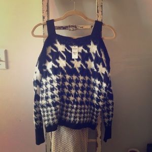 Express Houndstooth B/W sweater w/ tags. NEW.